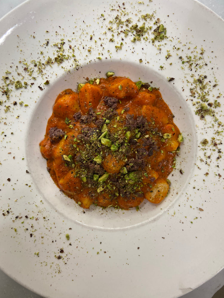 Gnocchi con Pesto di Peperoni & Olive Nere tritate - SPECIAL TAKE AWAY PRICE!