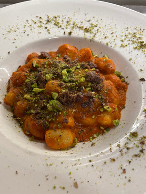 Gnocchi con Pesto di Peperoni & Olive Nere tritate - SPECIAL TAKE AWAY PRICE!